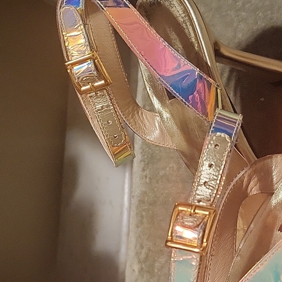 Stuart Weitzman iridescent/holographic leather ankle strap 4" heel size 8.5 - Picture 10 of 13